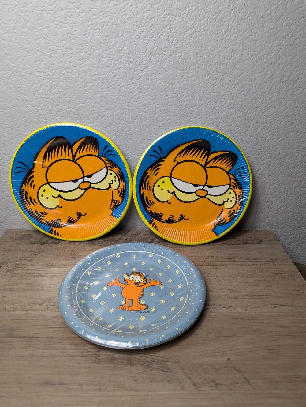 Garfield Party Plates - vintage Dead stock
